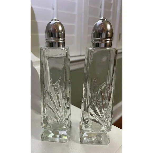 Vintage Norleans Japan Etched Glass Salt Pepper Shakers Leaf Pattern Tall Pair - Picture 6 of 6